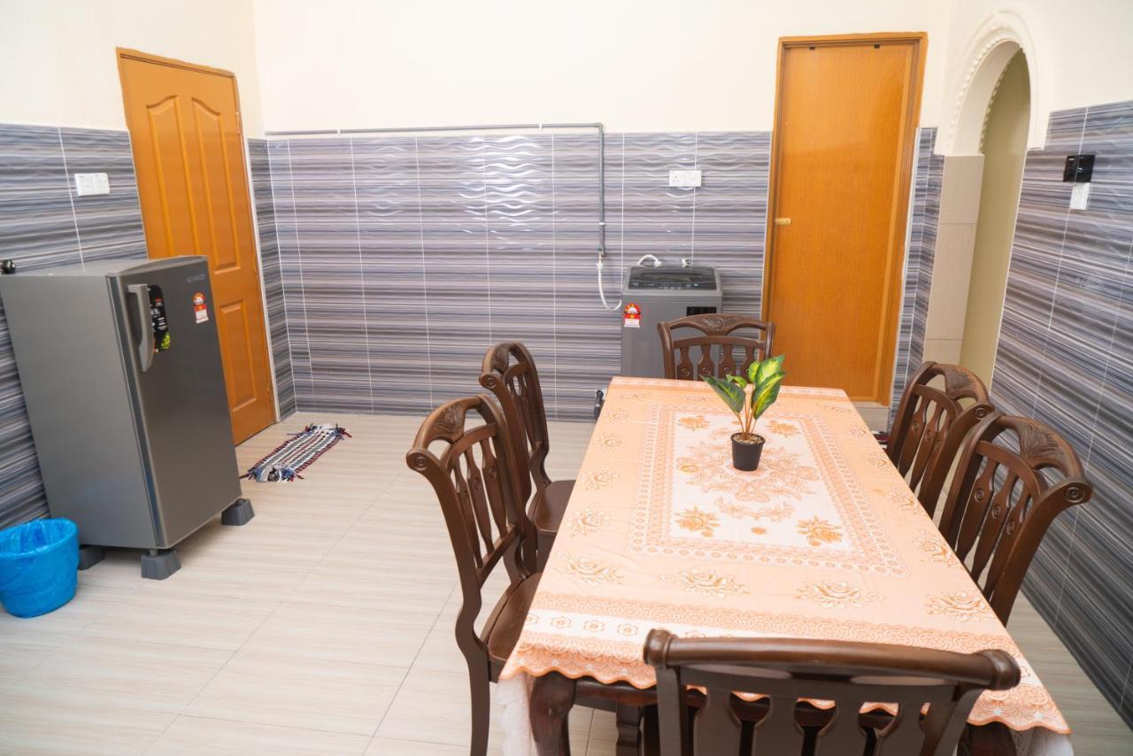 Adorable 3-Bedroom Home With Pool, Wi-Fi And Bbq Rembau Экстерьер фото