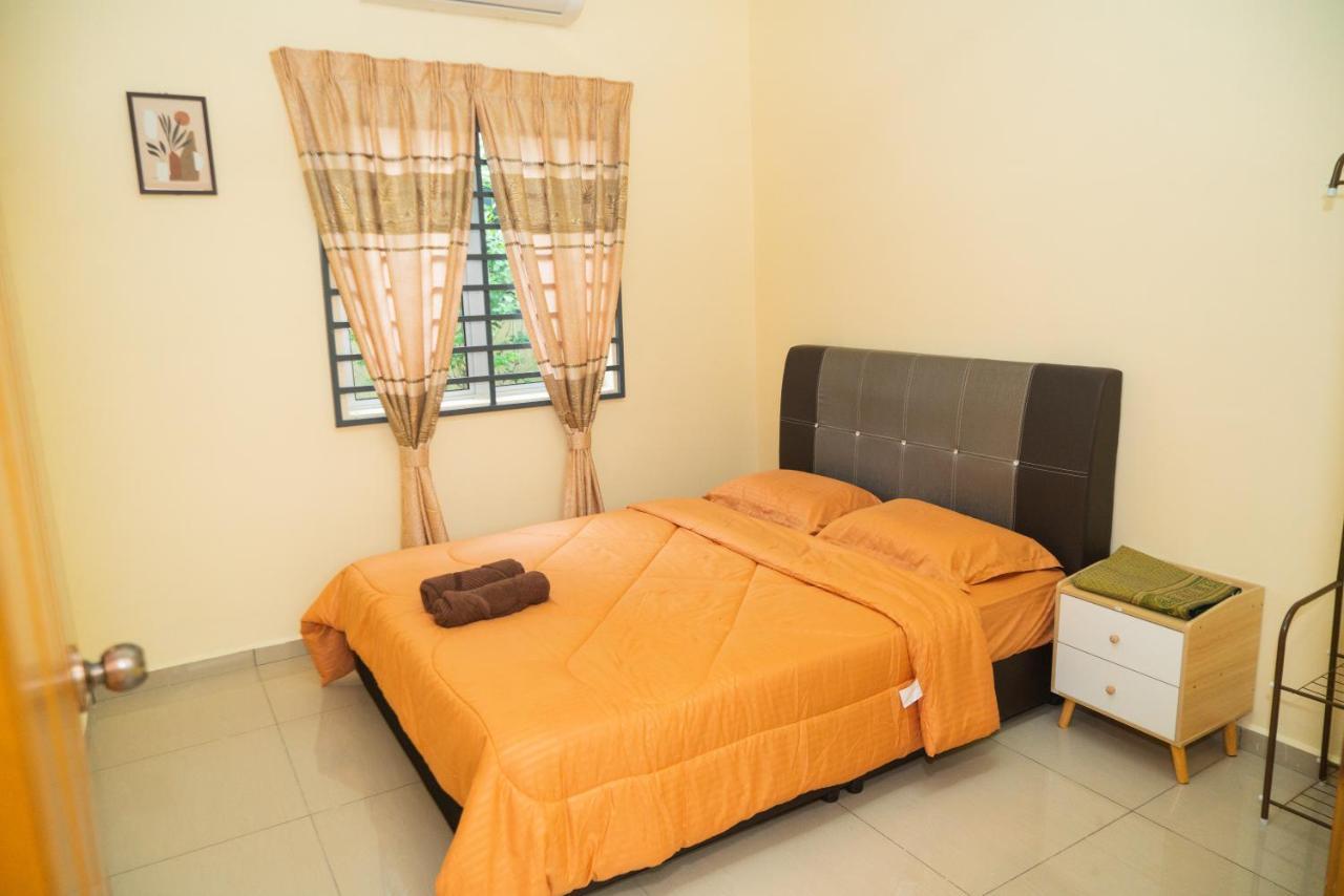 Adorable 3-Bedroom Home With Pool, Wi-Fi And Bbq Rembau Экстерьер фото