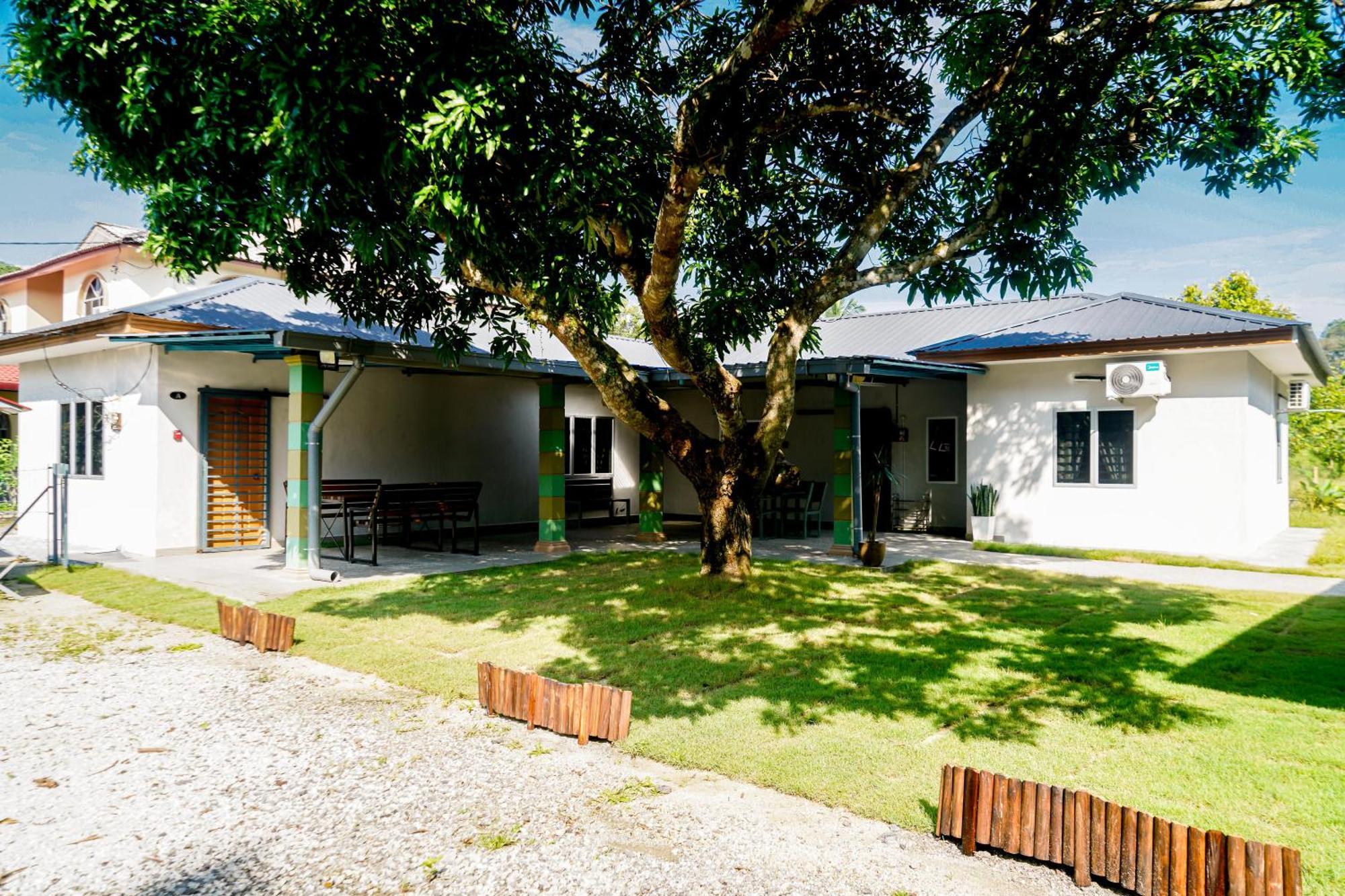 Adorable 3-Bedroom Home With Pool, Wi-Fi And Bbq Rembau Экстерьер фото