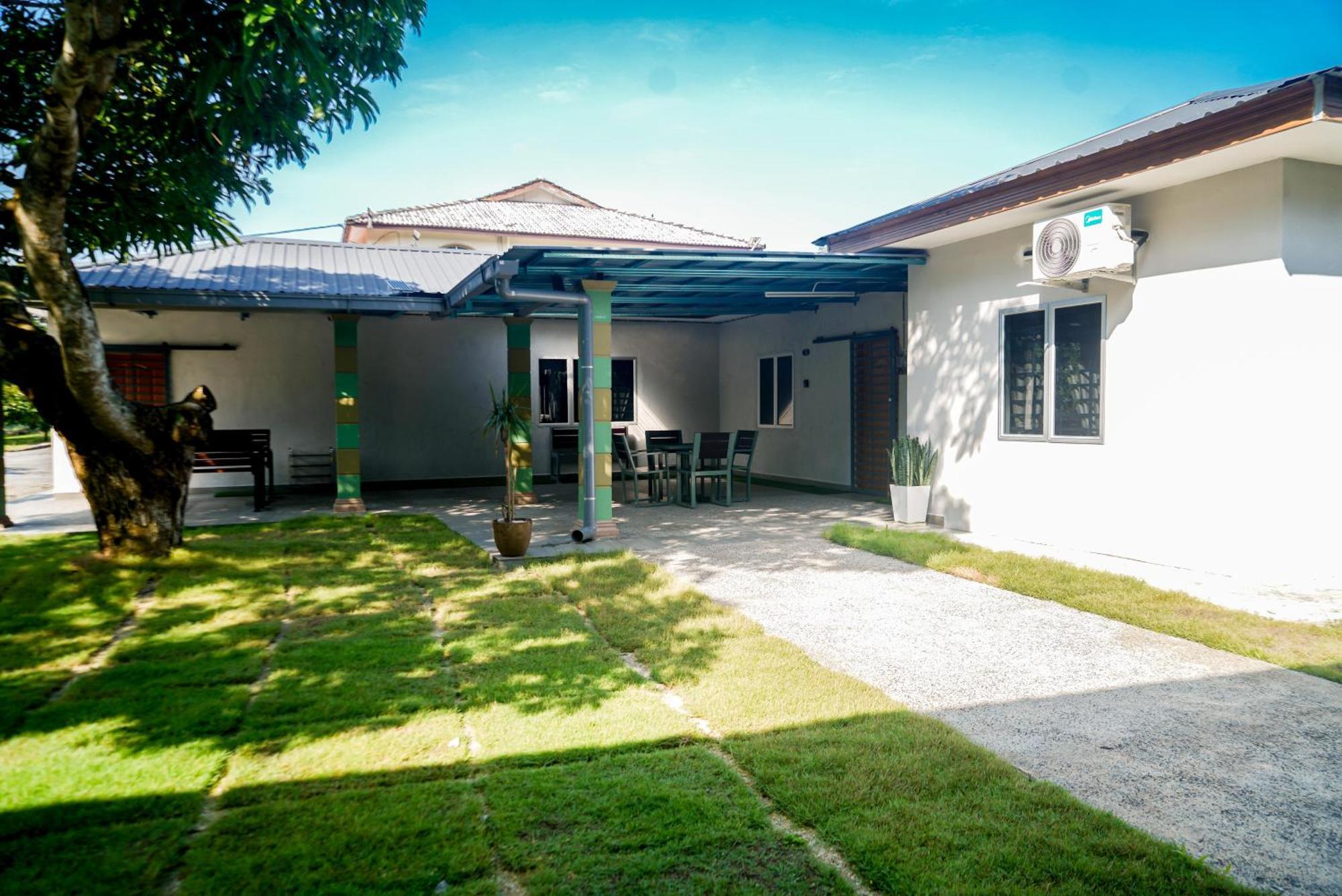 Adorable 3-Bedroom Home With Pool, Wi-Fi And Bbq Rembau Экстерьер фото